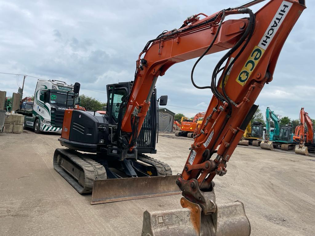 HITACHI ZX85USB-5A - Gleneden