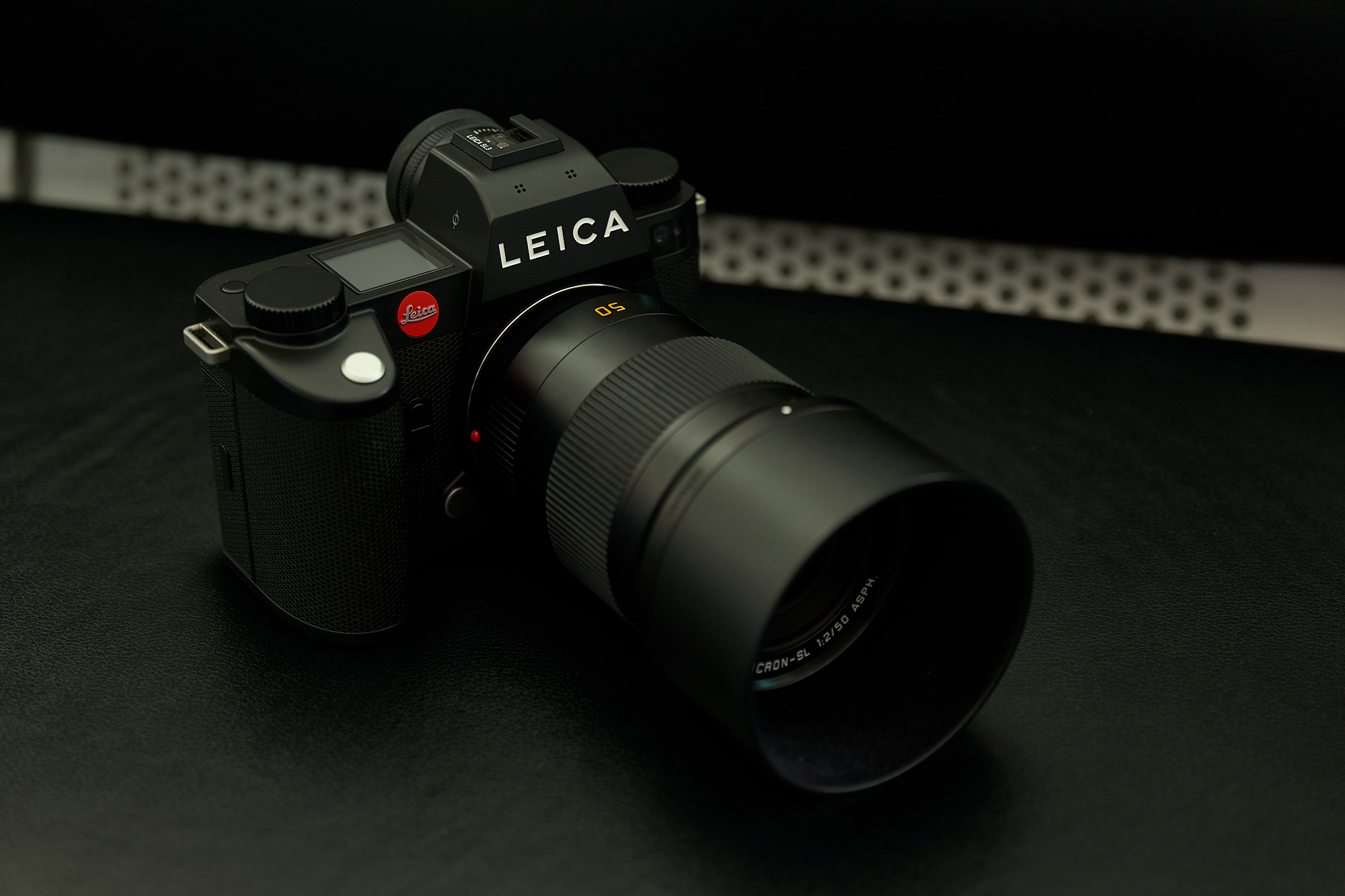 ライカの最新フルサイズミラーレスカメラ「ライカSL3」は、撮り逃さ