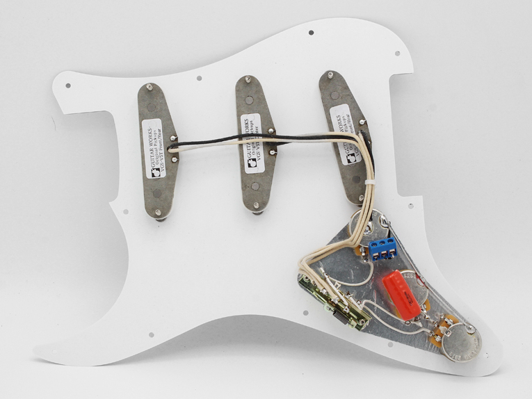 配線済ピックガードアッセンブリー 62STタイプ 11点止 黒1Pツヤ消し