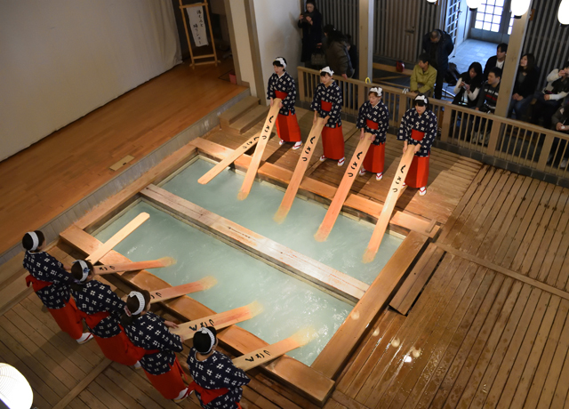 熱乃湯 「湯もみと踊り」ショー - 名所・観光地 / 吾妻郡草津町・長野