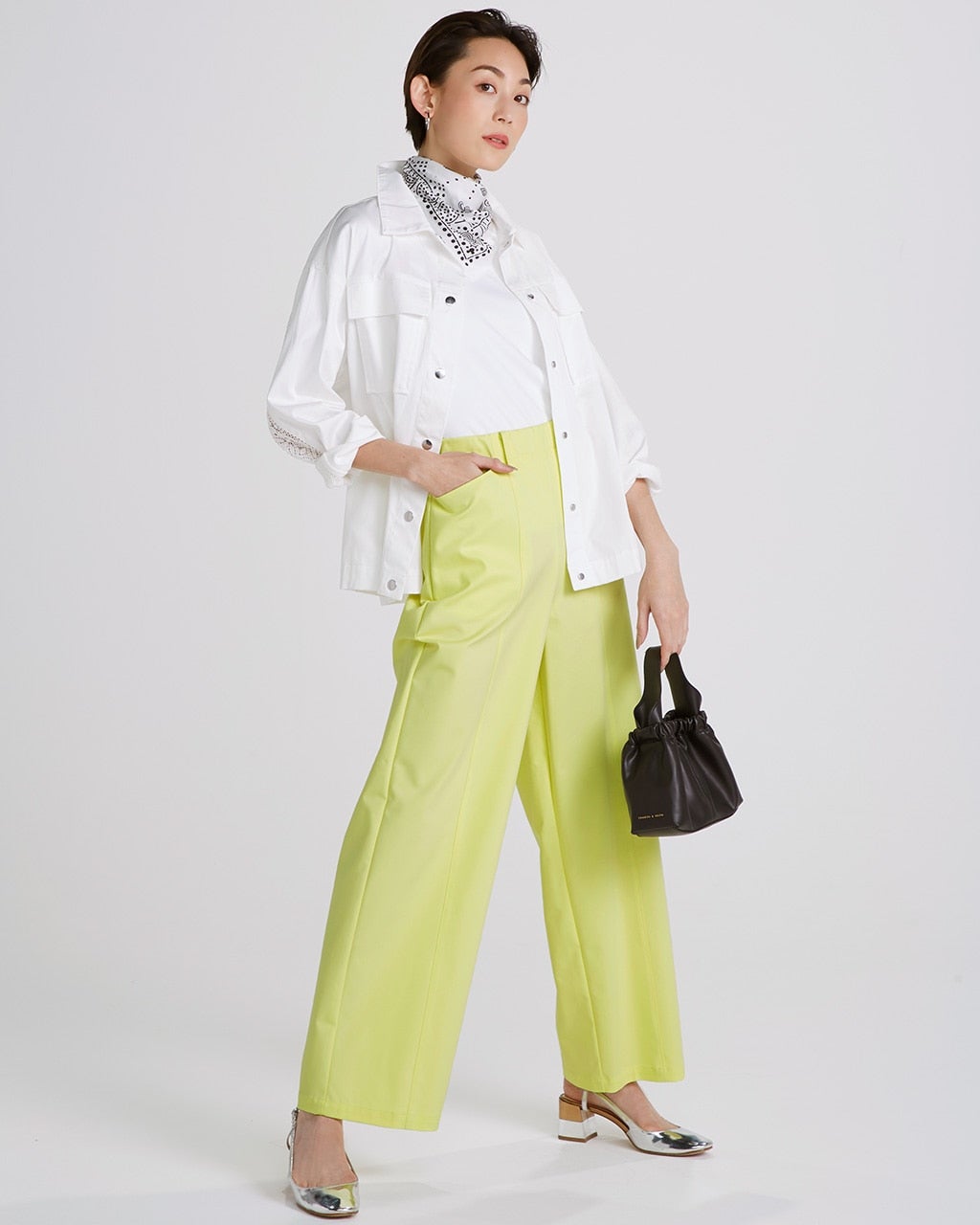 スタイルUPパンツ・ピンタックセミワイド/DoCLASSE