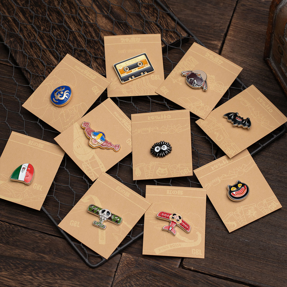 GBL】紅の豚 デザインピンバッジ ポルコ | どんぐり共和国そらのうえ店