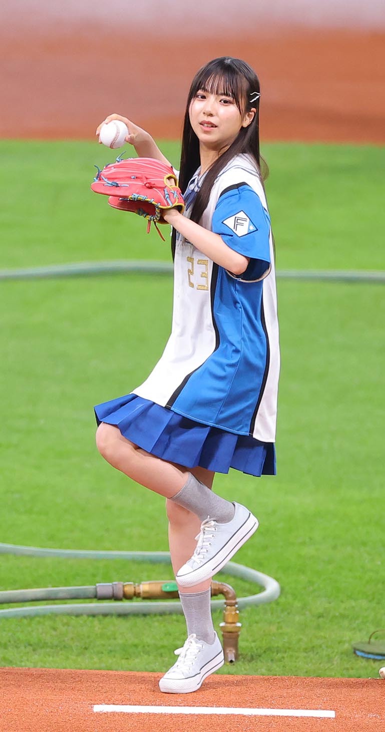 僕が見たかった青空」北海道出身の工藤唯愛がファーストピッチ 「夢