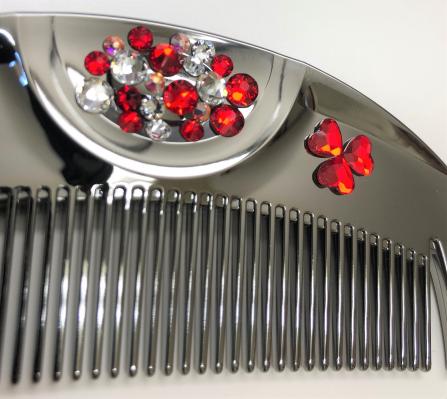 累計販売数30万本突破の人気美髪コーム『LOVE CHROME』より