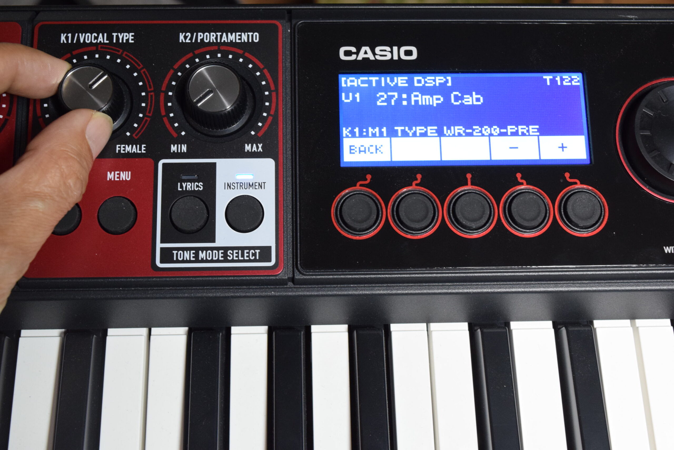 歌うシンセサイザ、CASIO CT-S1000Vに搭載された驚異的エフェクト機能