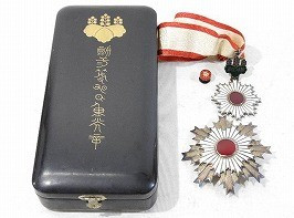 勲二等旭日重光章｜旧日本軍資料 軍服 勲章他｜買取実績紹介｜骨董品