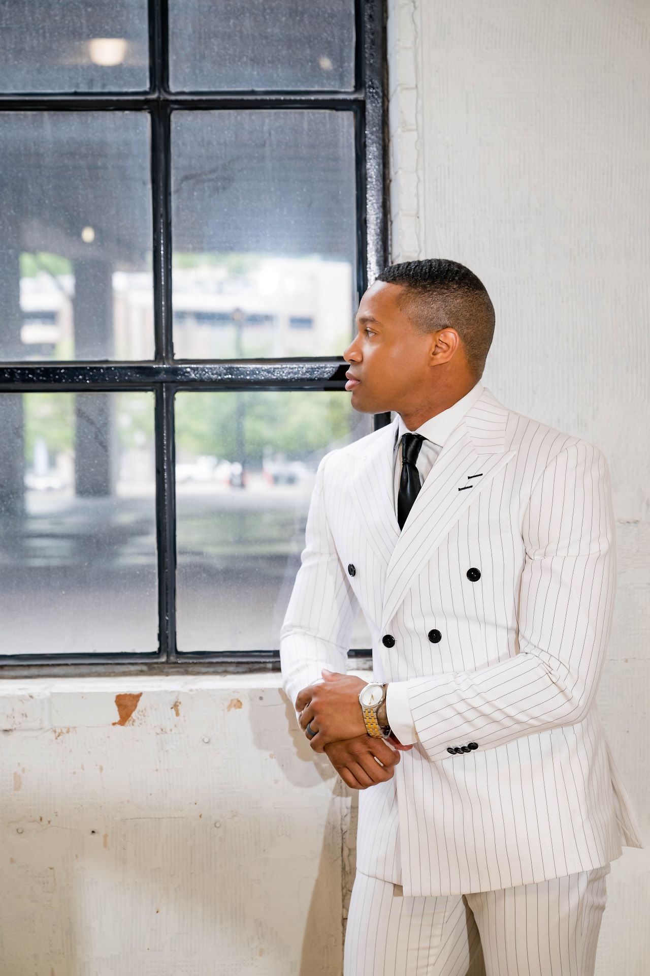 White Pinstripe - Tailored Fit 2 Piece Suit - Custom – Eaden Myles