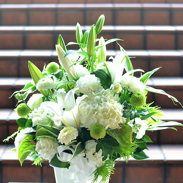 大人気！ユリでホワイト・グリーン系アレンジメント「machi