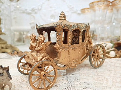オルモルオブジェ 宮廷の馬車 - 薔薇と天使のアンティーク