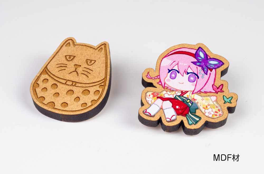 木製バッジ（カラー・彫刻） | 同人誌印刷・グッズ制作｜株式会社栄光