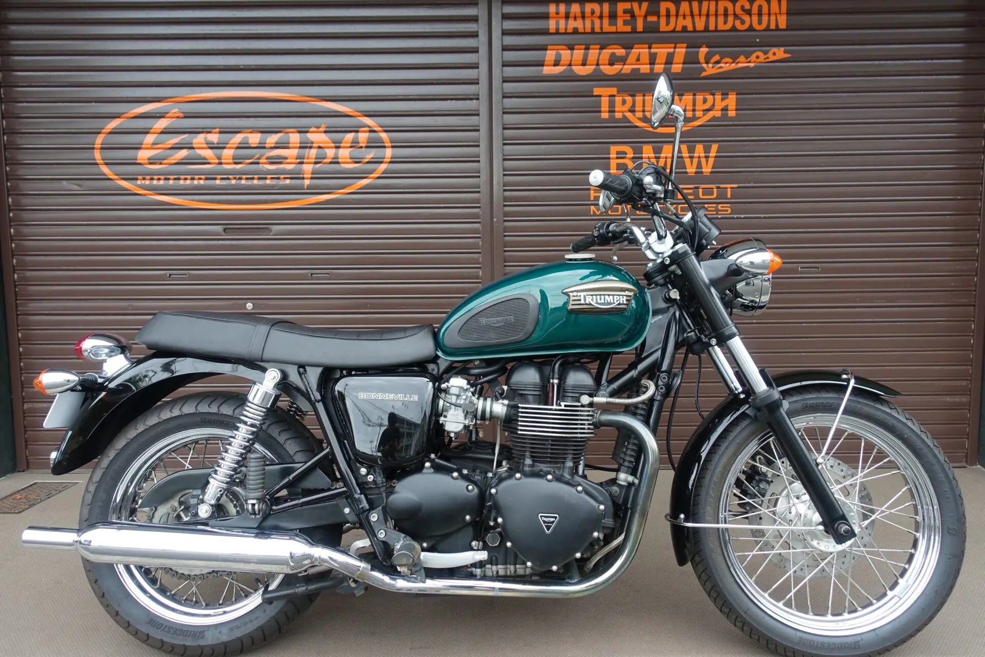 TRIUMPH ボンネビル キャブ車 ブリティッシュグリーン ブラスカラー
