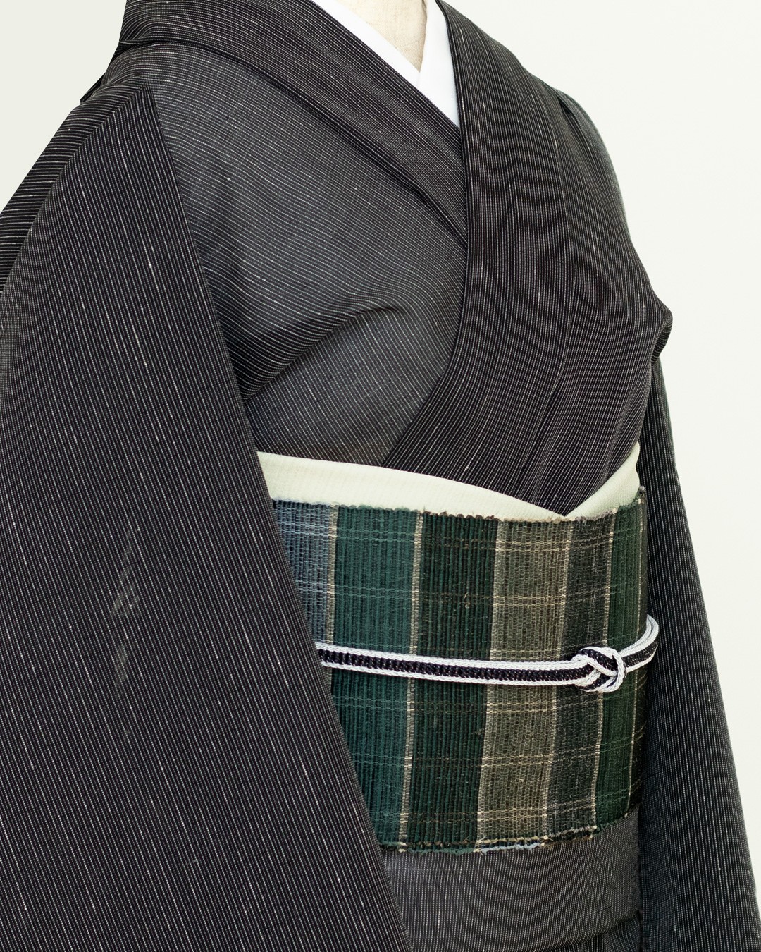 今、大人こそ『半幅帯』を選ぶ──小林純子さんの裂織布が変える帯