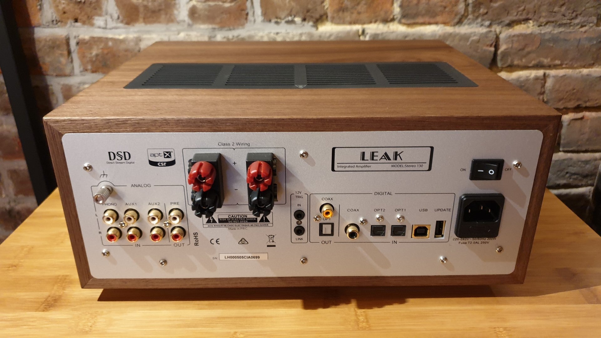 LEAK Stereo 130 – Vintage-Inspired High-Fidelity Integrated
