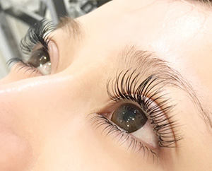 愛沢えみりさん - 育毛まつげエクステ専門店 アイマジックピュア