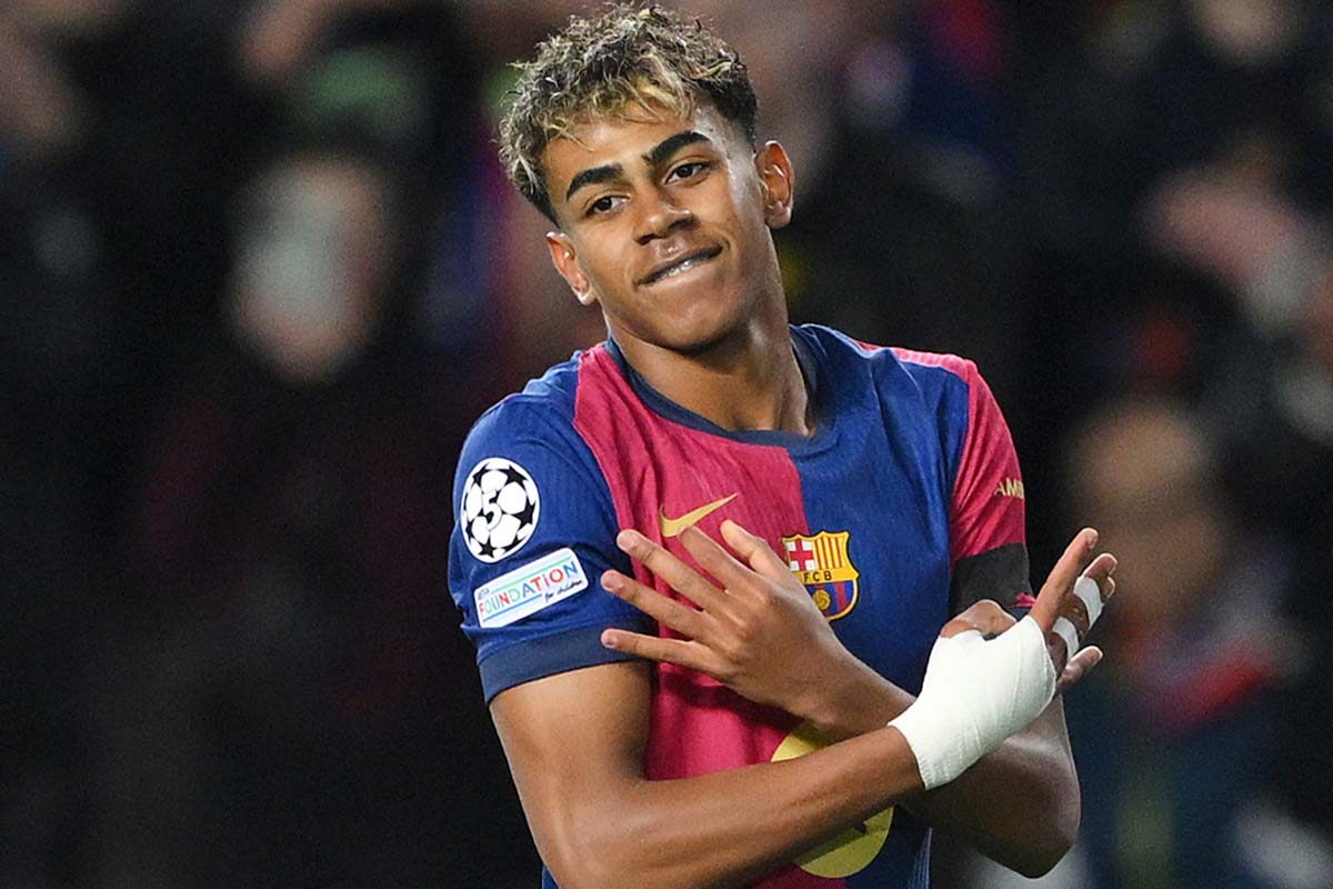 綺麗な軌道で絶妙コースへ！ バルセロナの17歳FWのゴールが凄すぎる