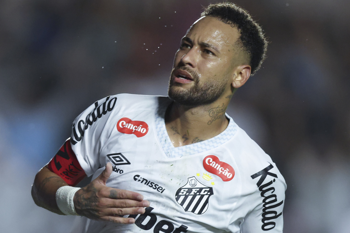 股抜き弾＆鮮烈ループ！ 批判一蹴のネイマール、技あり2ゴールをピッチ