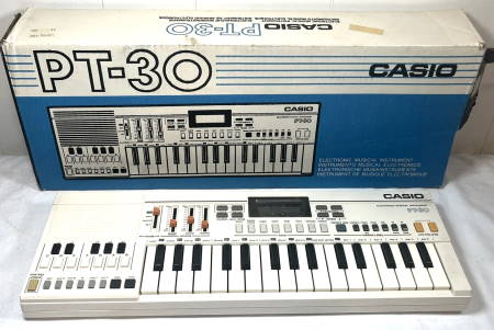 Casio PT-30 / 31-key Mini Synthesizer / 1980s collectibles