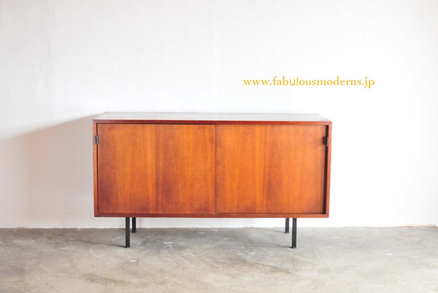 Florence Knoll Cabinet model 542（1952）Knoll international 時を