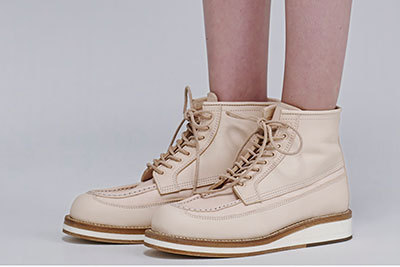 sacai×Hender Scheme、なめし革のブーツ＆サンダル発売 - パリコレ登場