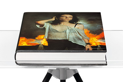 写真家アニー・リーボヴィッツ40年の集大成、重量26キロの巨大作品集が