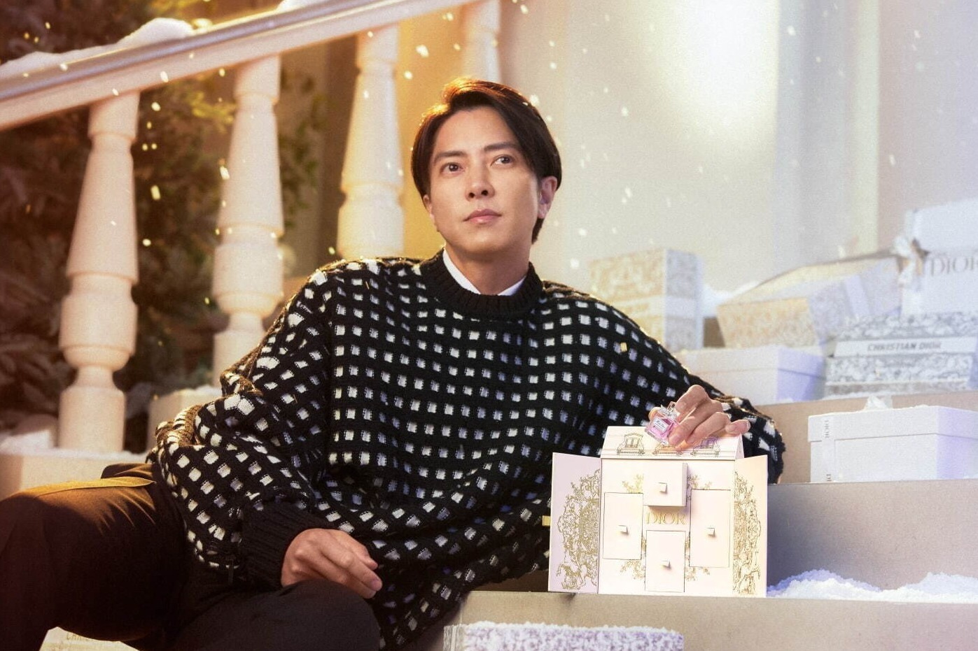 ディオール23年クリスマスコフレ、人気フレグランスや美容液など