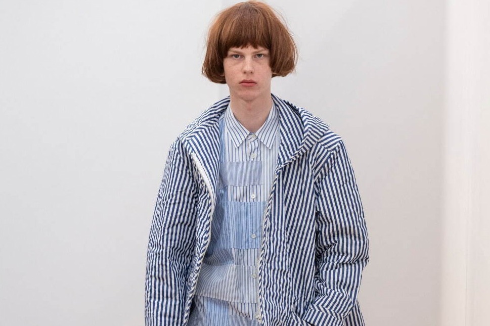 コム デ ギャルソン・シャツ×ラベンハムのキルティングアウター、斜め