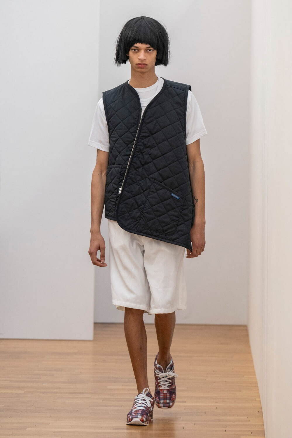 コム デ ギャルソン・シャツ×ラベンハムのキルティングアウター、斜め