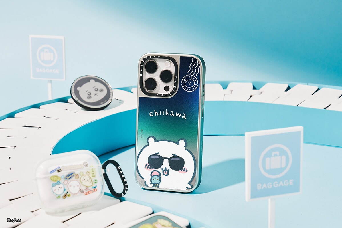 ケースティファイ「ちいかわ」スマホケース、飛行機の窓から顔をだす