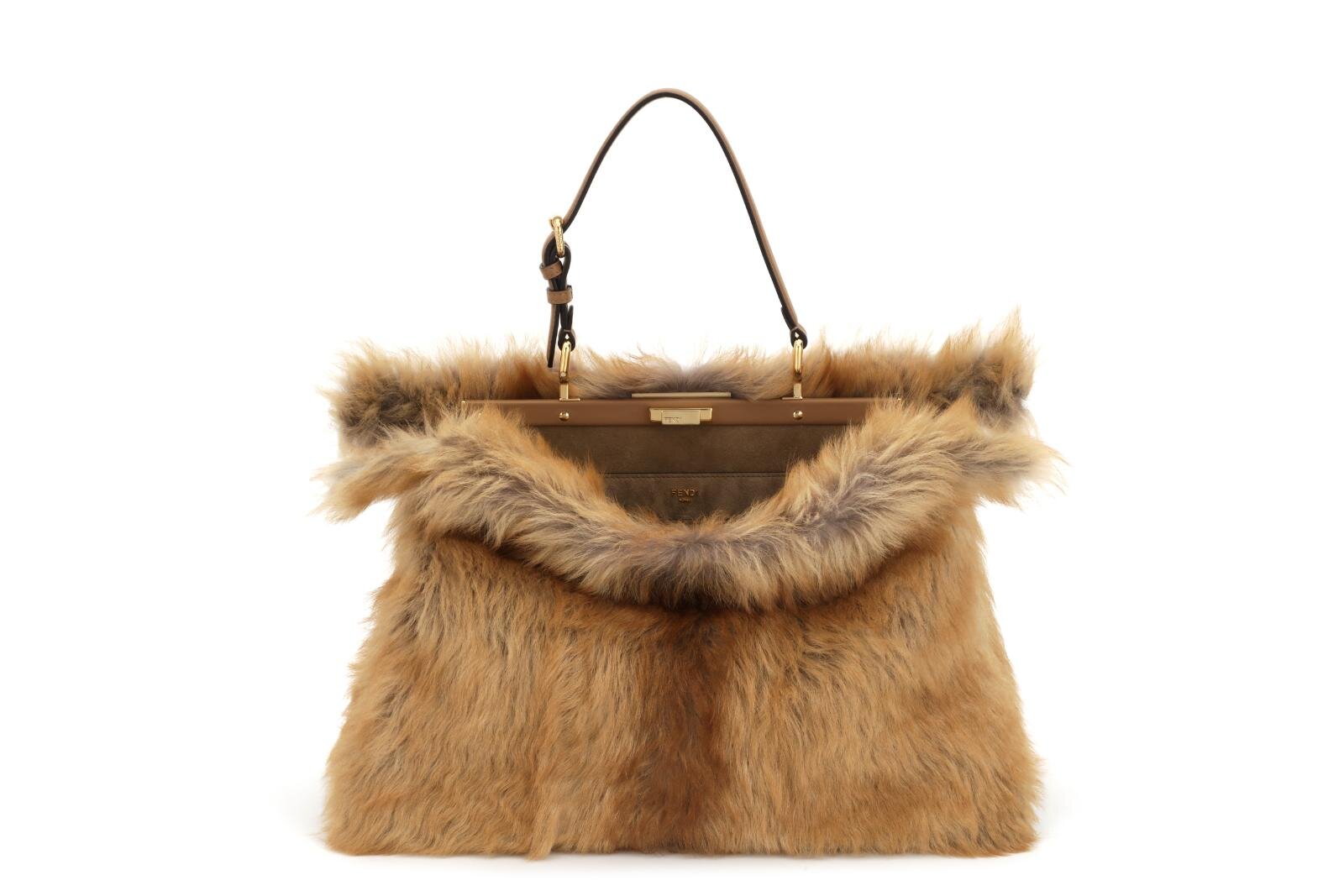 フェンディ“上質ファー”の「ピーカブー ソフト」バッグ＆立体