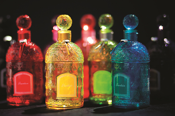 ゲランの限定フレグランス「カラー ビーボトル」日本上陸、カラフルな