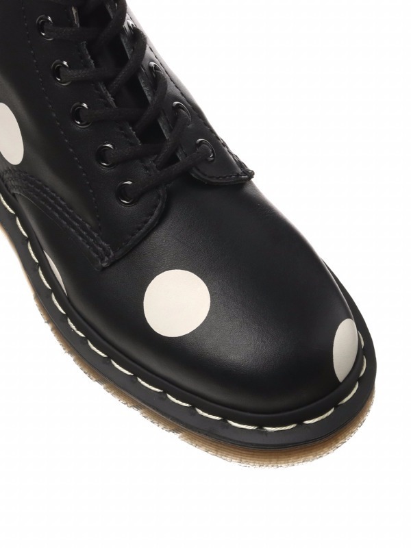 Y's×ドクターマーチンの新作10ホールブーツ - ランダムな水玉模様の