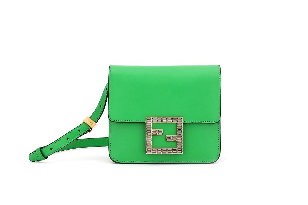 フェンディ新作バッグ「フェンディ ファブ」FFロゴのクリスタル