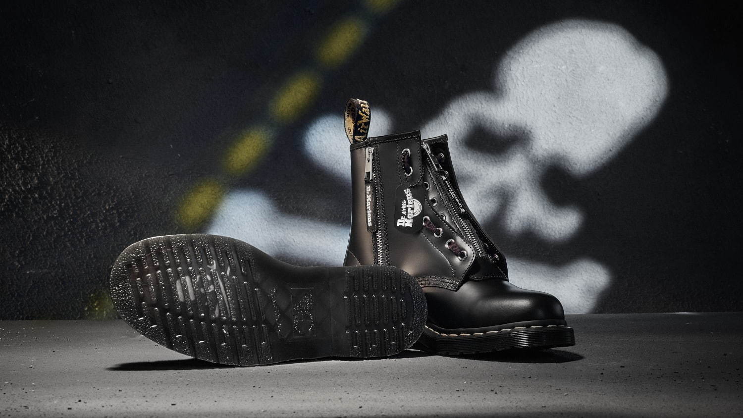 ドクターマーチン×マスターマインドの「1460」8ホールブーツ、“スカル