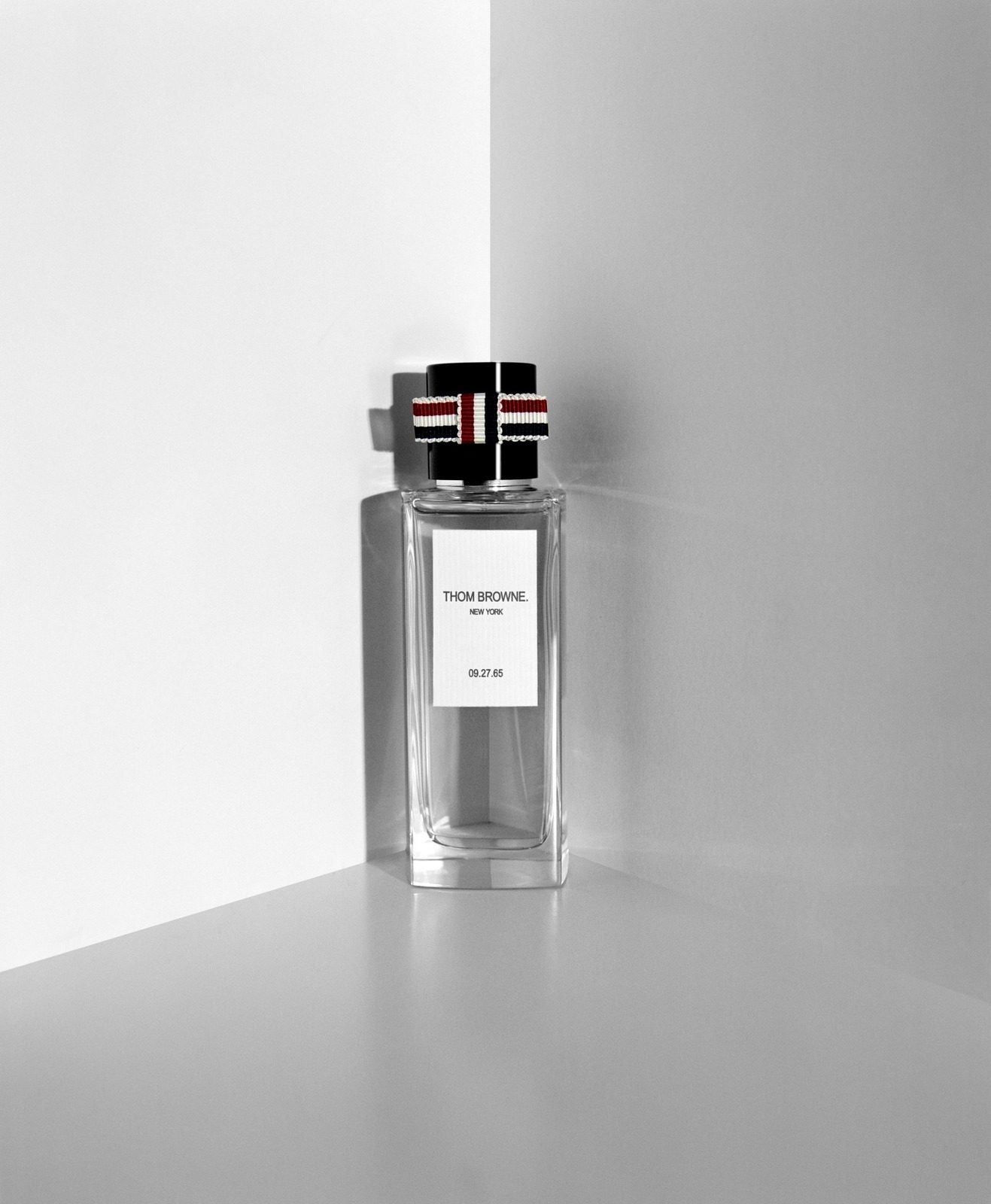 トム ブラウン初のフレグランス“グログラン”リボン付き、大地を思わ