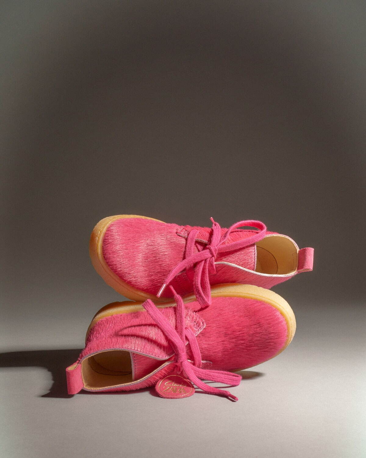 ZARA×クラークスのコラボシューズ、「ワラビー」の厚底レザーシューズ