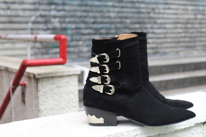 トーガ プルラ×シティショップのコラボシューズ、モード＆フェミニンな