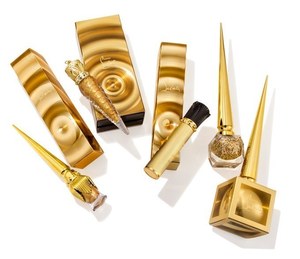 クリスチャン ルブタンのクリスマス「ゴールド」の大粒ラメ入りネイル