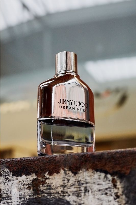 ジミー チュウ新メンズ香水「アーバンヒーロー」ウッディ アロマ