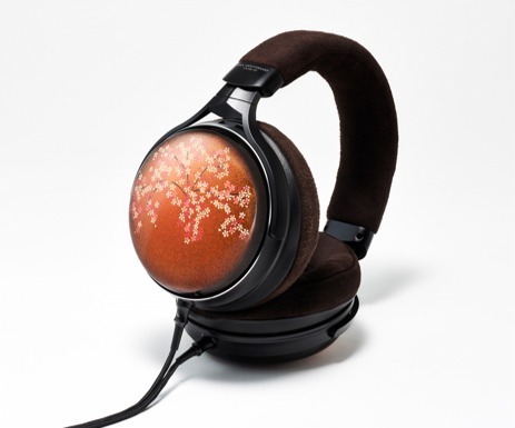 オーディオテクニカの60周年記念ヘッドホン「ATH-W2022」越前漆塗り