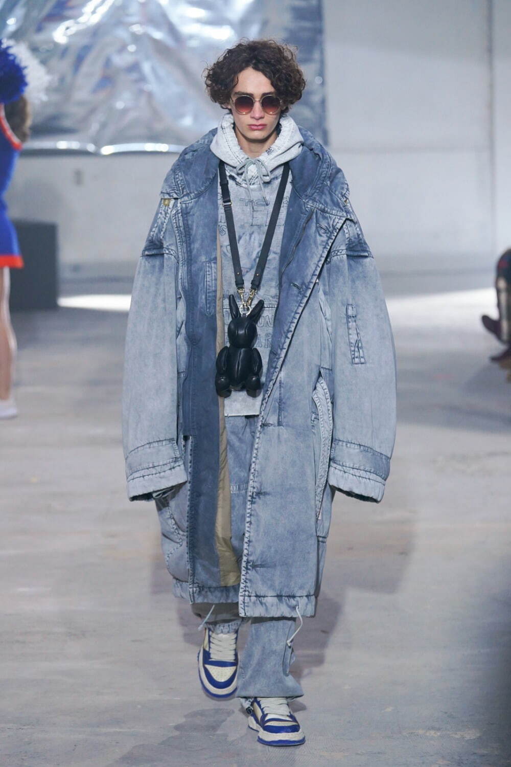 メゾン ミハラヤスヒロ 2024年秋冬コレクション - 都市の廃墟