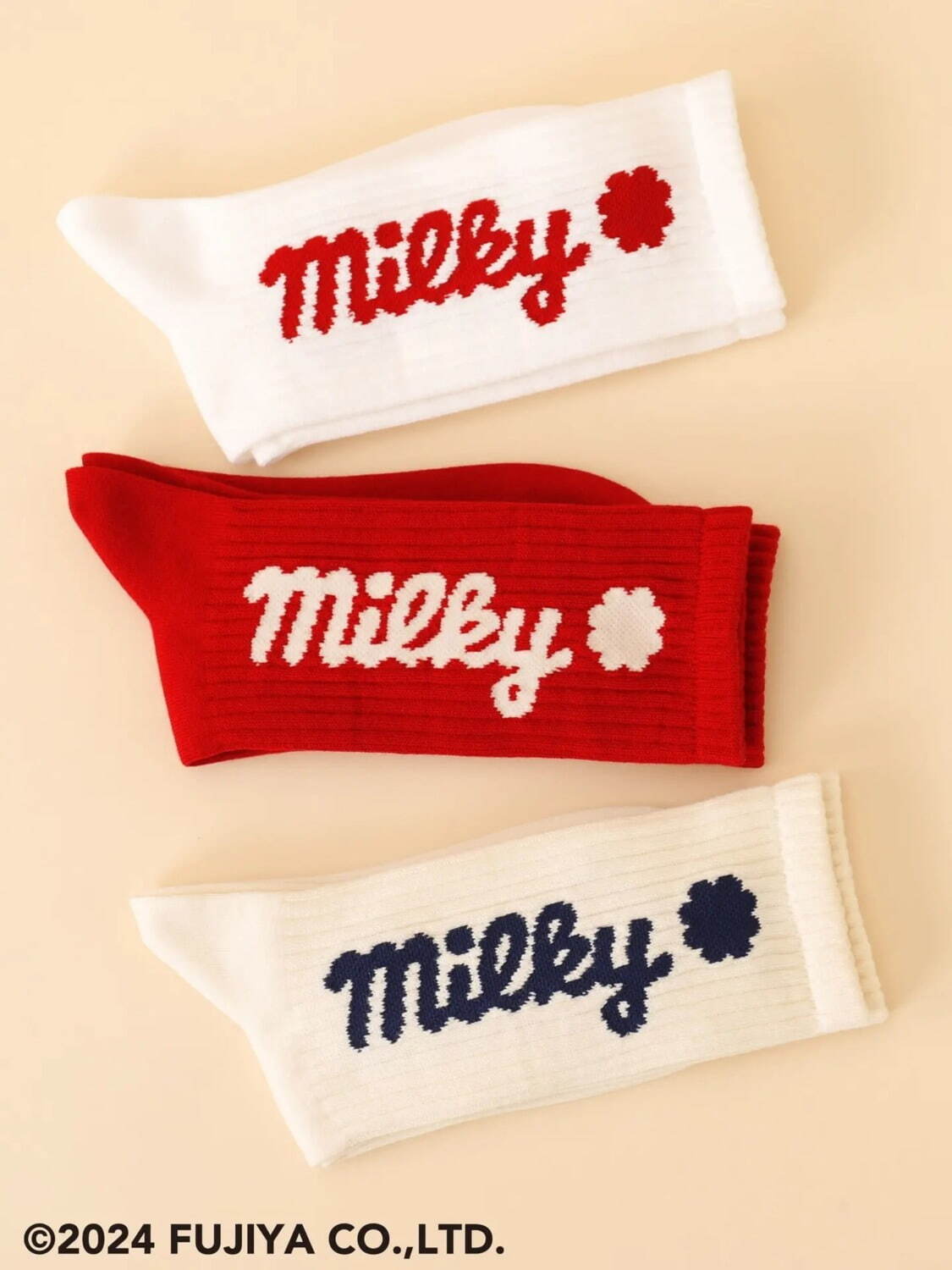 タビオ×不二家「ペコちゃん」靴下、ワンポイント刺繍＆“ミルキーのロゴ