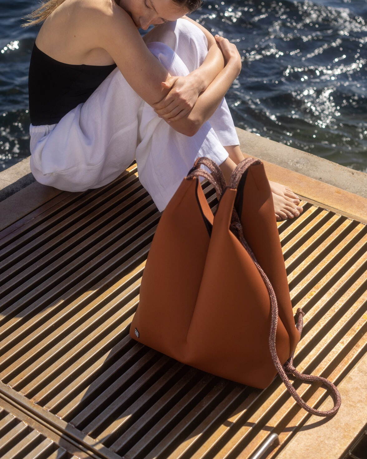 ステート オブ エスケープ新作バッグ「ソルスティス」丸みを帯びた立体