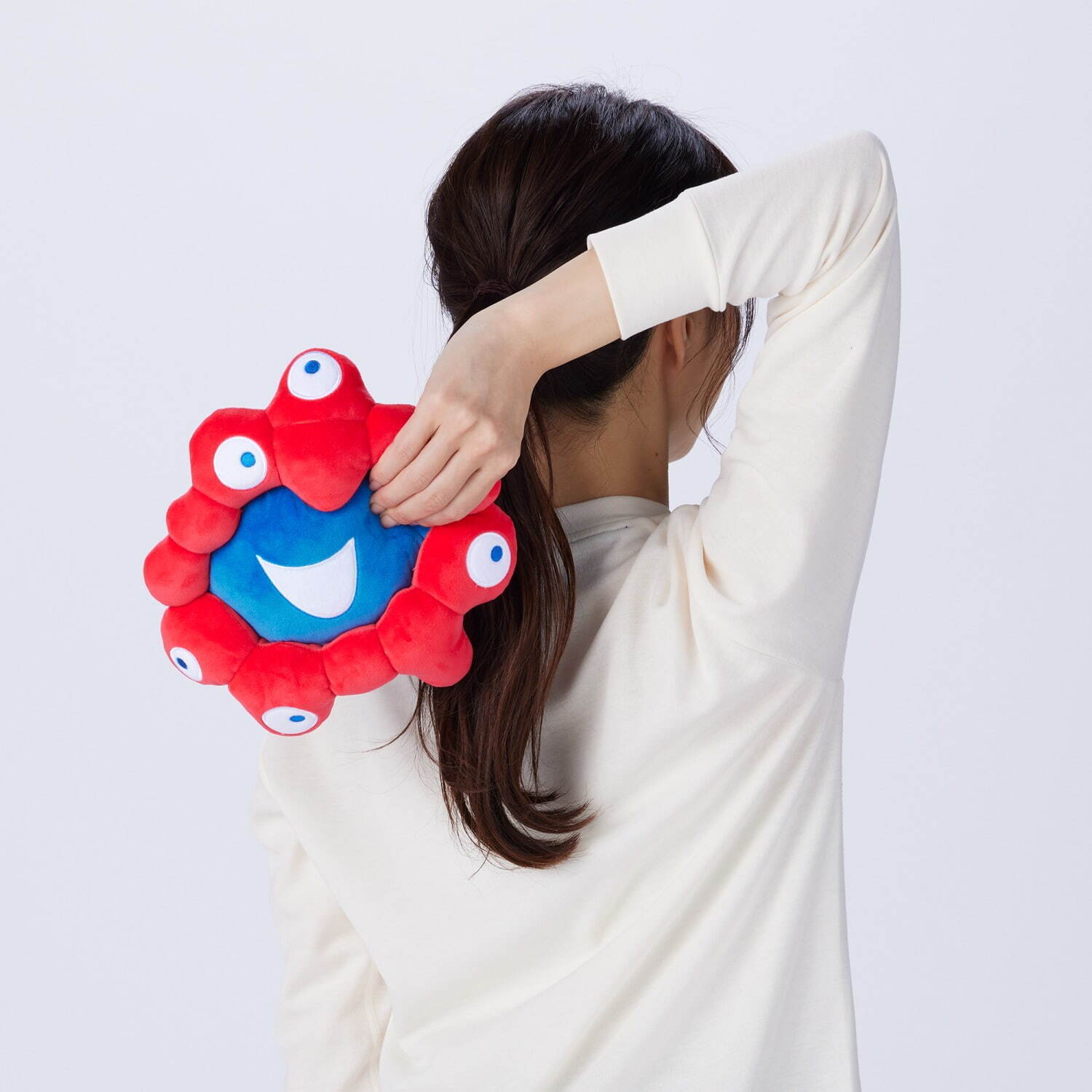 ミズノから大阪関西万博公式キャラクター「ミャクミャク」の