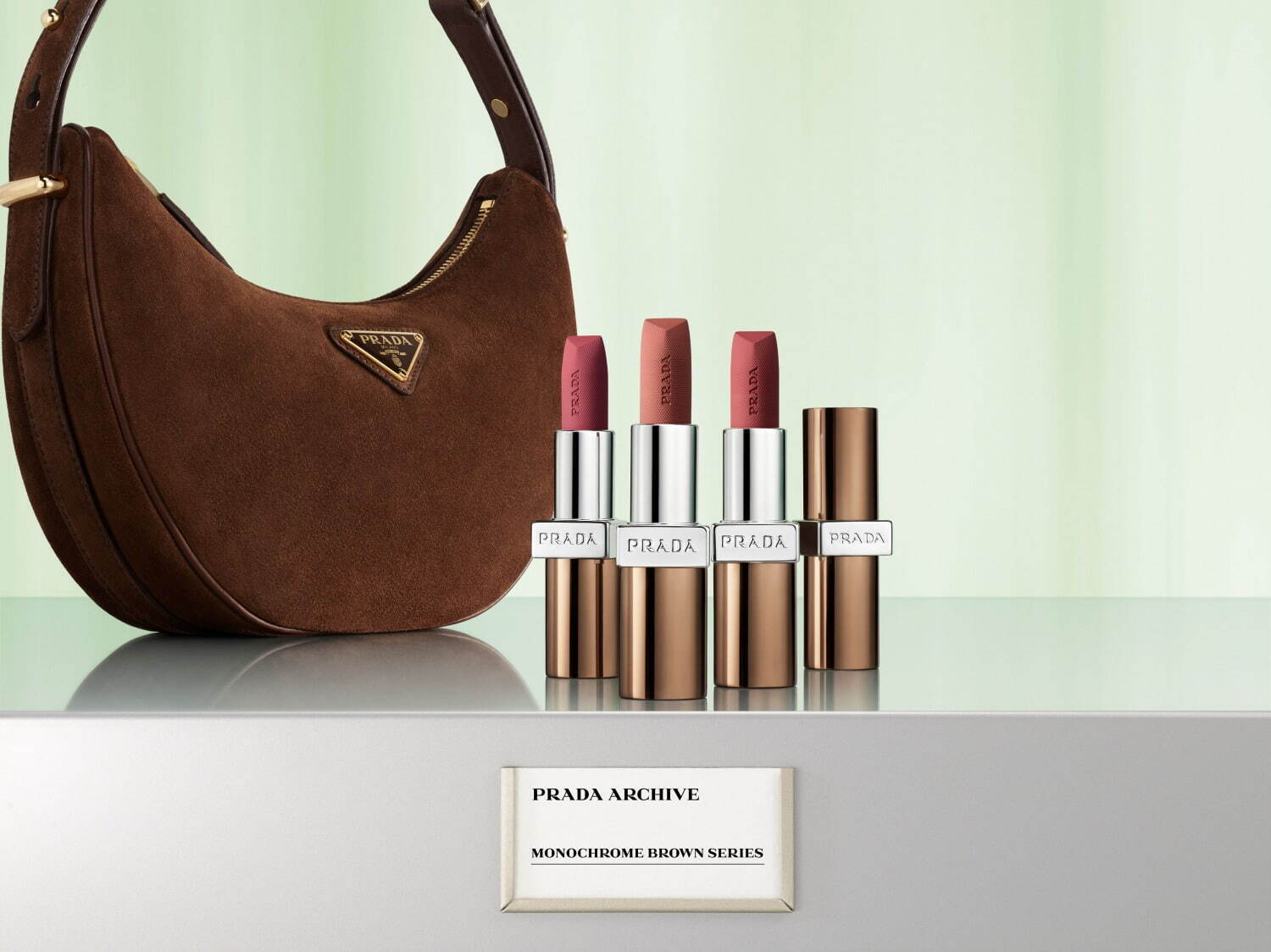 プラダ ビューティ2025年春リップ、「プラダ モノクローム」に限定