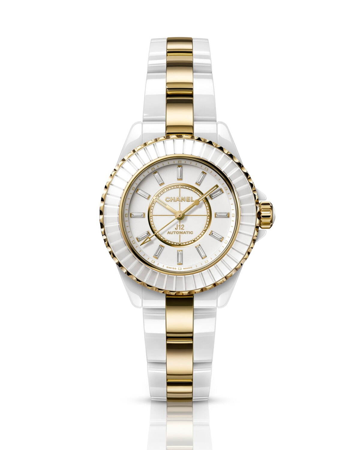シャネルの腕時計「J12」長方形カットのベゼル＆イエローゴールド
