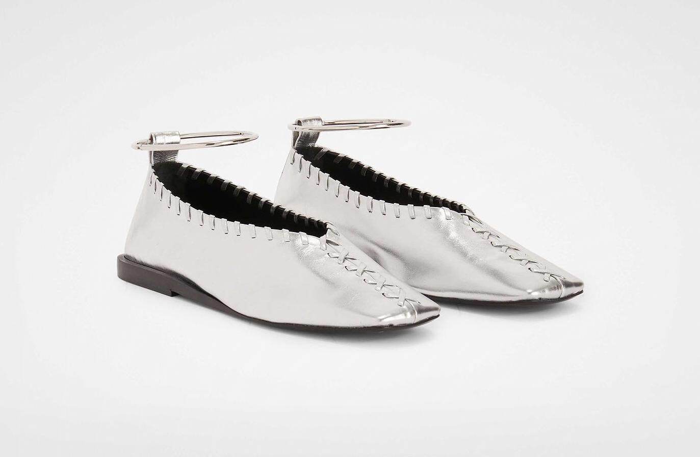 ジル サンダー「カンノーロ」に新作バケットバッグ、シルバーに輝く