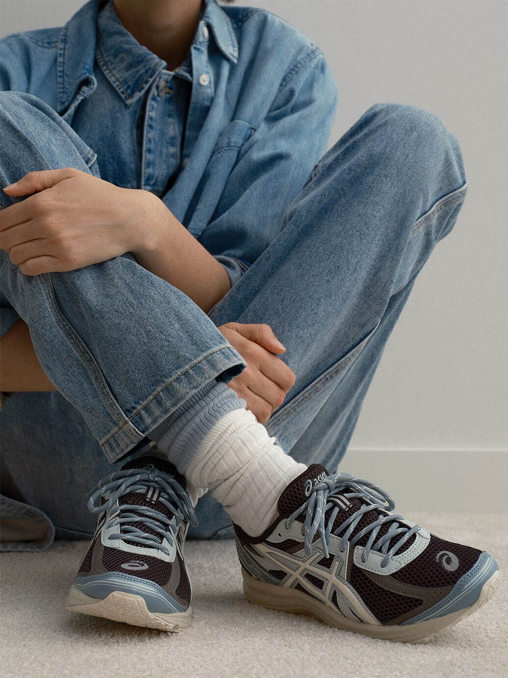 Kith×アシックスの限定スニーカー、ピスタチオ色が映える