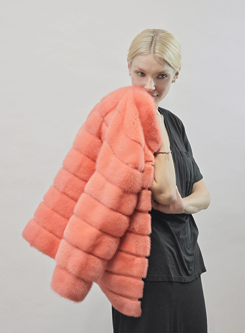 新品‼️ FENDI フェンディ ラビットファー ミンク ビッグロゴ ブローチ