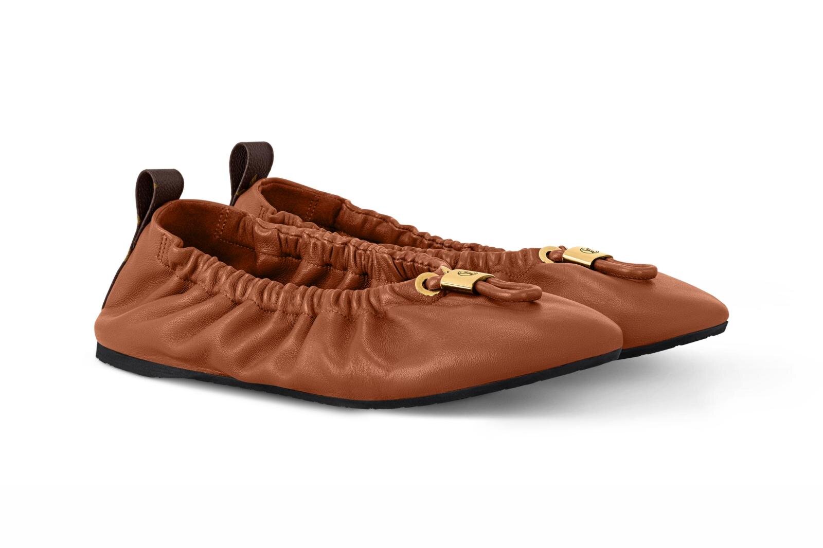 ルイ・ヴィトンのバレリーナシューズ、”モノグラム”ストラップの