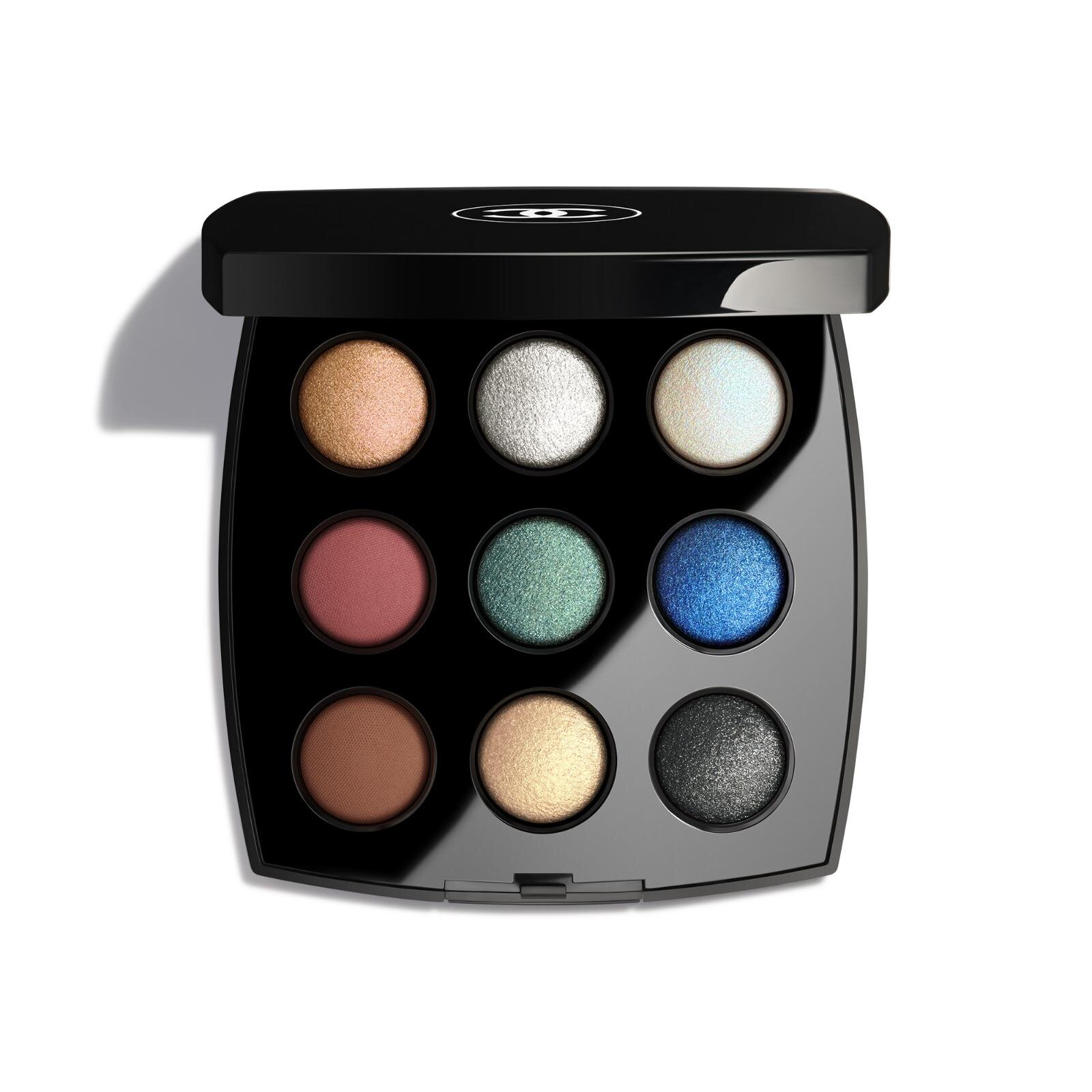 シャネル2025年クリスマスコスメ、9色アイシャドウ「レ ヌフ オンブル